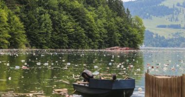 Stire din Eveniment : Reacția Hidroelectrica privind gunoaiele de pe lacul Bicaz