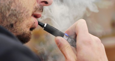 Stire din Sănătate : Noua lege a fumatului, votată în Parlament. Iată ce îi așteaptă pe fumători