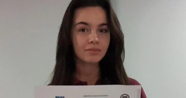 Stire din Cultură-Educație : O elevă şi o profesoară, premiate în proiectul regional „Recuperarea clasicilor”