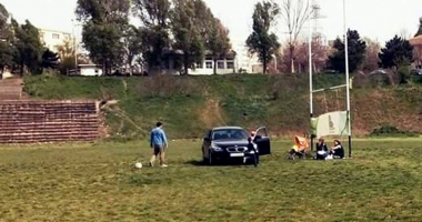 Stire din Eveniment : Au confundat terenul de rugby cu propria tarla