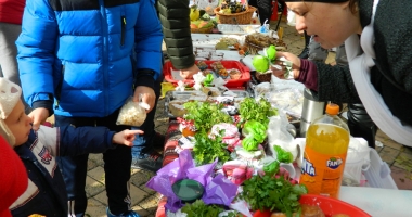 "O faptă bună, o rază de soare". Târg de toamnă la școala din Murfatlar - 4