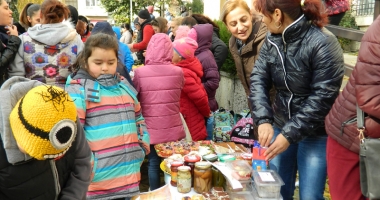 "O faptă bună, o rază de soare". Târg de toamnă la școala din Murfatlar - 3