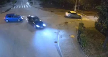 Stire din Eveniment : Trei persoane au ajuns la spital în urma unui accident violent provocat de o șoferiță de 22 de ani