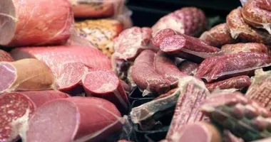 Stire din Actualitate : Doi oameni au murit și alți 12 s-au îmbolnăvit de listerioză, după ce au consumat mezeluri