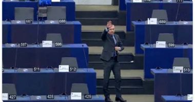 Stire din Actualitate : Europarlamentar bulgar, suspectat că a salutat nazist în Parlamentul European. "Este extrem de grav!"