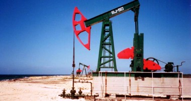 Stire din Economie : Prețul barilului de țiței continuă să scadă