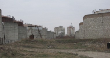 Stire din Economie : Justiția obligă "Oil Terminal" să vândă 9 rezervoare petroliere