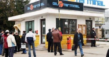 Stire din Economie : "Oil Terminal", în pragul nebuniei