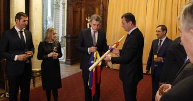 Moment unic în istoria oinei! Sportul național românesc, ridicat la rang regal - 12