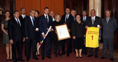 Moment unic în istoria oinei! Sportul național românesc, ridicat la rang regal - 13