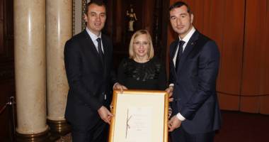 Moment unic în istoria oinei! Sportul național românesc, ridicat la rang regal - 14