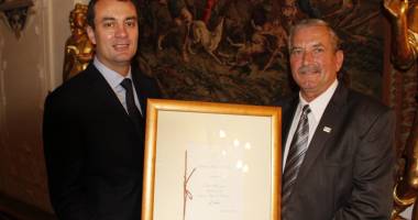 Moment unic în istoria oinei! Sportul național românesc, ridicat la rang regal - 9