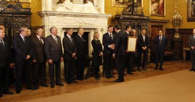 Moment unic în istoria oinei! Sportul național românesc, ridicat la rang regal - 4