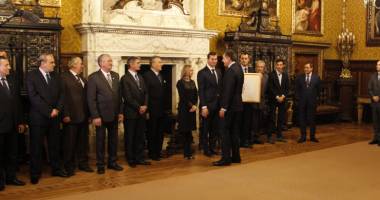 Moment unic în istoria oinei! Sportul național românesc, ridicat la rang regal - 7