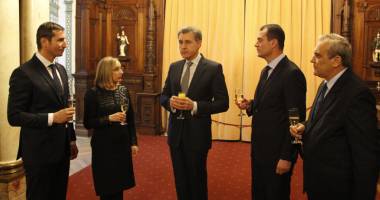 Moment unic în istoria oinei! Sportul național românesc, ridicat la rang regal - 6