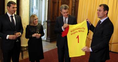 Stire din Sport : Moment unic în istoria oinei! Sportul național românesc, ridicat la rang regal