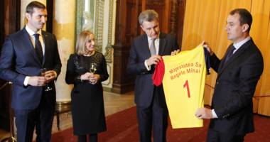 Moment unic în istoria oinei! Sportul național românesc, ridicat la rang regal - 3