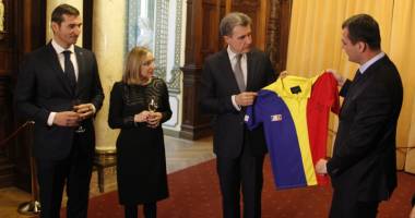Moment unic în istoria oinei! Sportul național românesc, ridicat la rang regal - 5