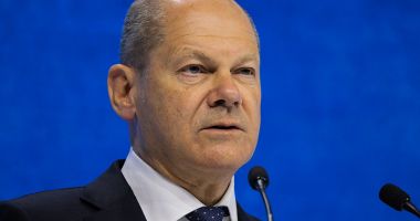 Stire din Actualitate : Olaf Scholz: „Ucraina nu are dreptul să lanseze tiruri cu arme germane asupra Rusiei”