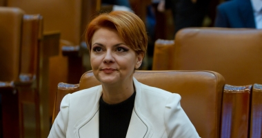 Stire din Politică-Administrație : Olguța Vasilescu: "Cred că toți miniștrii or să-și retragă demisiile pentru a asigura interimatul"