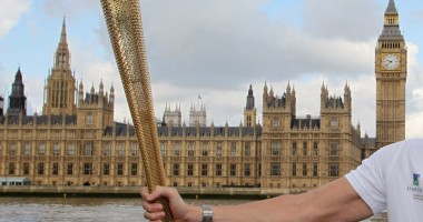 Stire din Sport : Flacăra olimpică, purtată de un român pe teritoriul Marii Britanii