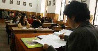 Stire din Cultură-Educație : Cine se află în spatele elevilor olimpici: profesorul de la clasă sau meditatorul?