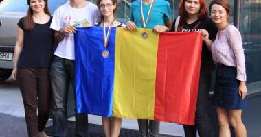 Stire din Cultură-Educație : Două medalii de argint la Olimpiada Internațională de Lingvistică