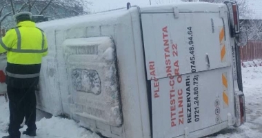 Galerie foto. GRAV ACCIDENT RUTIER. MICROBUZ PLIN CU COPII, RĂSTURNAT. A fost activat planul roșu de intervenție - 3