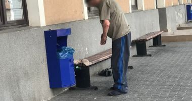 Stire din Actualitate : Un om al străzii care a moștenit 42.000 de euro s-a îmbătat și și-a pierdut banii într-o gară. Iată cum i-a recuperat