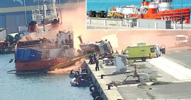 O macara s-a prăbușit în timp ce încărca un container pe o navă