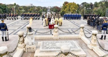 Stire din Eveniment : Omagiu de la marinarii militari, pentru eroii români