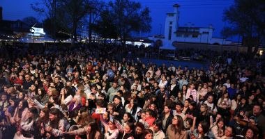 Stire din Social : Ce se întâmplă în Mamaia în luna august: muzică, spectacole, istorie și valuri de distracție