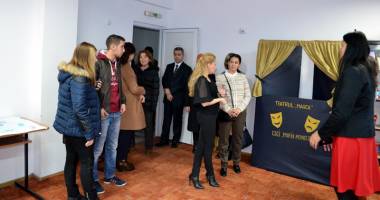 Stire din Cultură-Educație : O mică bucurie pentru copiii  din Centrul "Maria Montessori"