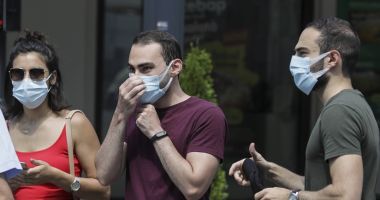 OMS le cere persoanelor vaccinate să poarte în continuare masca de protecție