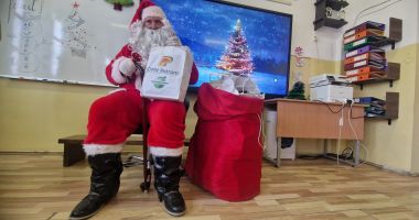 OMV Petrom a adus bucurie de sărbători pentru aproape 900 de copii, cu acțiunea „Fii și tu Moș Crăciun!” - 6