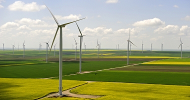 Stire din Economie : OMV Petrom vinde  parcul eolian Dorobanțu  cu 23 milioane de euro
