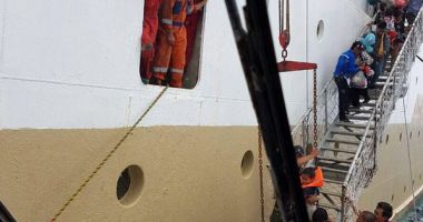 O navă cu 250 de pasageri a eșuat