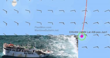 Stire din Eveniment : O navă de pescuit a eșuat în Pacificul de Sud