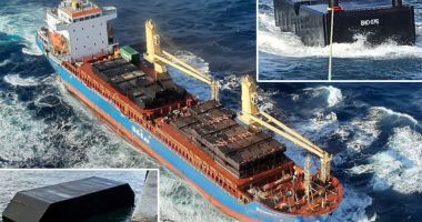 Stire din Eveniment : O navă germană și-a pierdut încărcătura de pe punte, pe coasta Spaniei