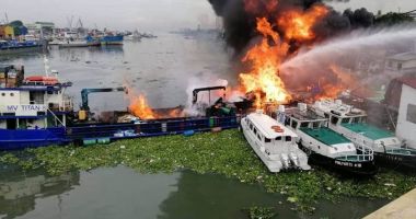Stire din Economie : Navă scufundată în urma unei explozii. Doi marinari au dispărut
