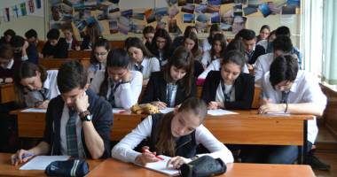 Stire din Cultură-Educație : O nouă ediție  a Școlii de afaceri pentru elevi