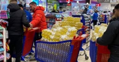 Stire din Social : Ministrul Agriculturii reacționează, după ce tot mai mulţi români au luat cu asalt magazinele pentru a cumpăra ulei