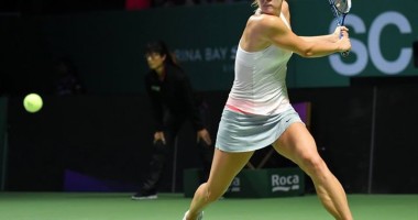 Stire din Sport : Tenis: Șarapova a învins-o pe Rawanska, însă părăsește Turneul Campioanelor