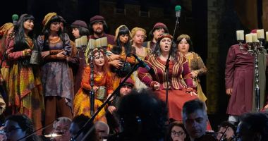 Artiştii Teatrului „Oleg Danovski” au evoluat pe esplanada din faţa Castelului Corvinilor - 3