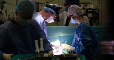Stire din Sănătate : Intervenție în premieră naţională la Clinica ORL a Spitalului ''Marie Curie''. Bebeluș de opt luni operat cu succes