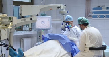 Stire din Sănătate : Intervenția chirurgicală pentru cataracta diabetică