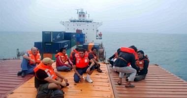 Marinarii români de pe nava "RAK Carrier" au fost salvați - 2