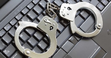 Stire din Eveniment : Hackeri prinși de FBI în România. Au fost fraudate 500.000 de carduri!