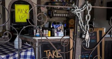 Stire din Economie : Operatorii economici care nu respectă regulile anti-COVID vor avea activitatea suspendată