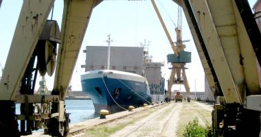 Stire din Economie : Operatorii portuari refuză majorarea tarifelor de utilizare a domeniului public